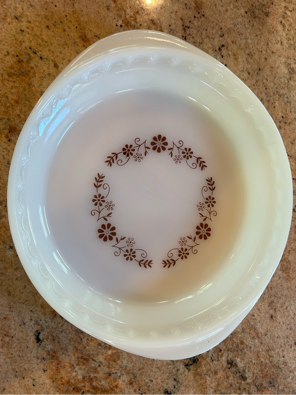 Brown Daisy Pattern Milk Glass Pie Dish Dynaware Pyr-O-Rey Fluted w/Handles 9”x9